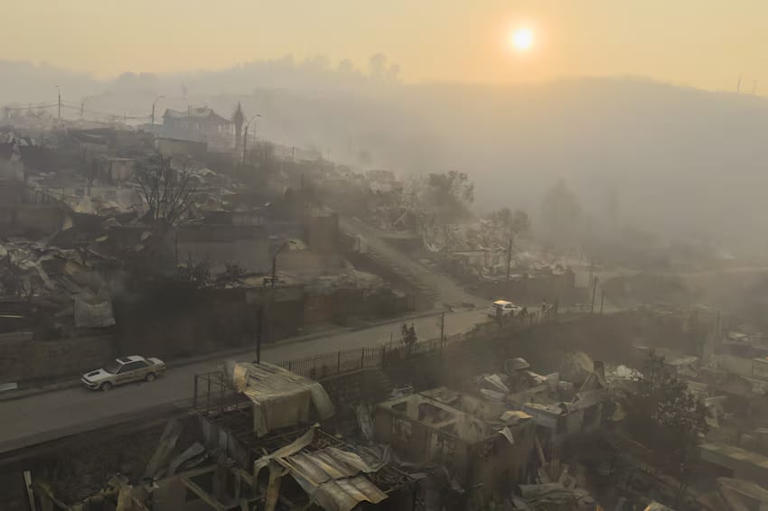 Casas dañadas por los incendios en Lirquen, Chile. (AP foto/Javier Torres)(Javier Torres/AP)