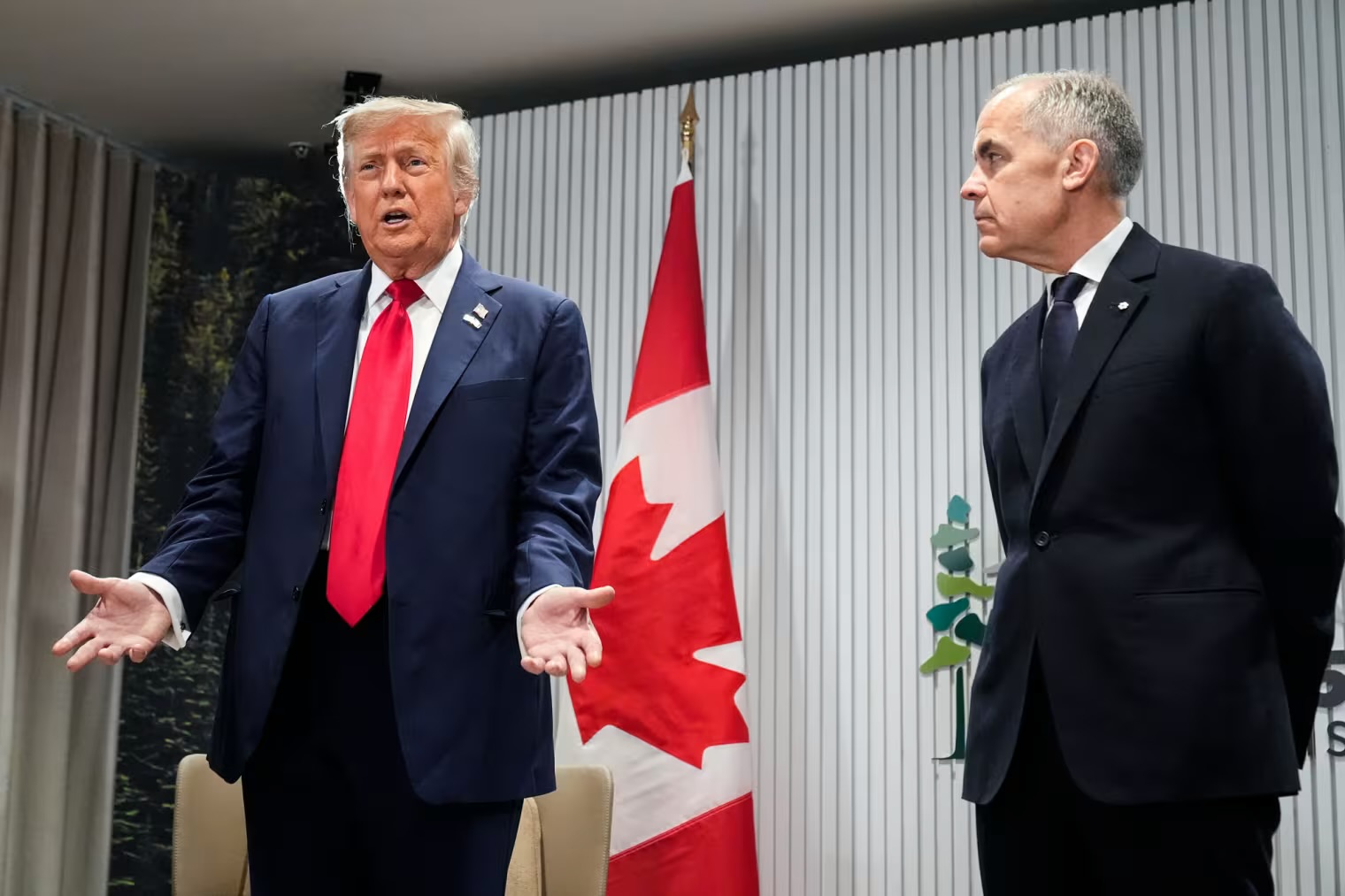Trump junto al primer ministro de Canadá, Mark Carney, en Kananaskis el 16 de junio de 2025.Mark Schiefelbein / AP